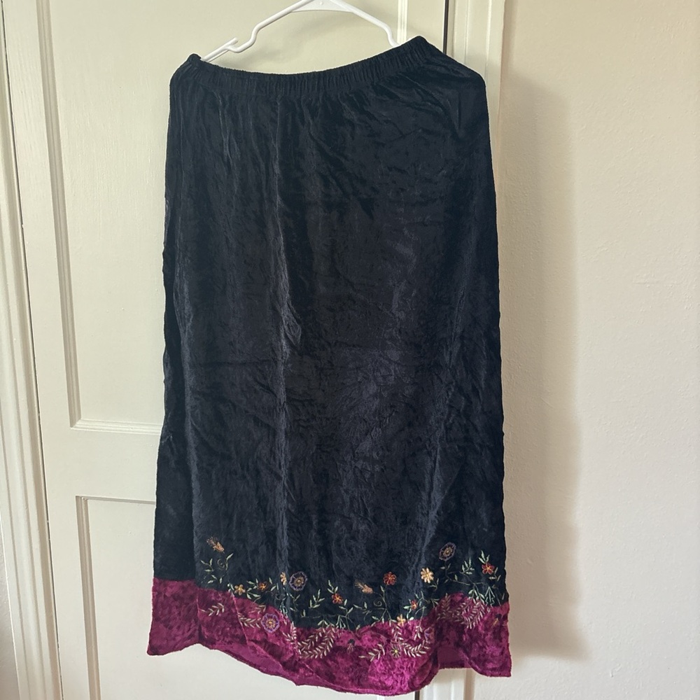 Embroidered Velvet Black and Pink Women's Skirt